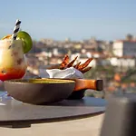 Отель The Yeatman 5*